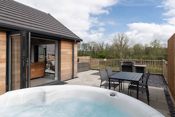 Cedar Cottage,Redberth Gardens,2 star