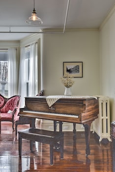 The Burrell House,,2.5 star