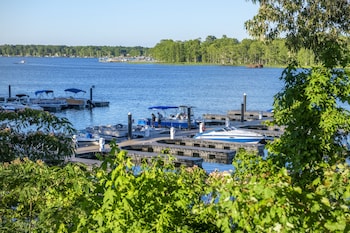 River's Rest Marina & Resort,9100 Wilcox Neck Road,2.5 star