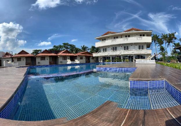 Shoreland Beach Resort By Cocotel,,2.5 star