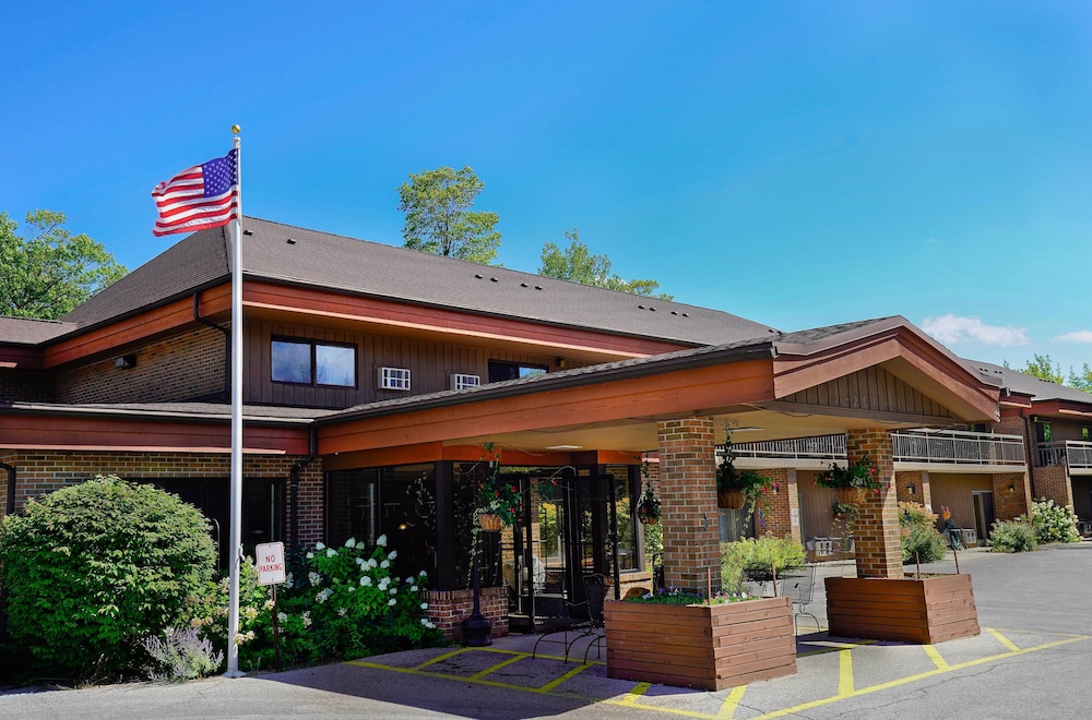 Leelanau Sands Casino & Lodge,,2 star