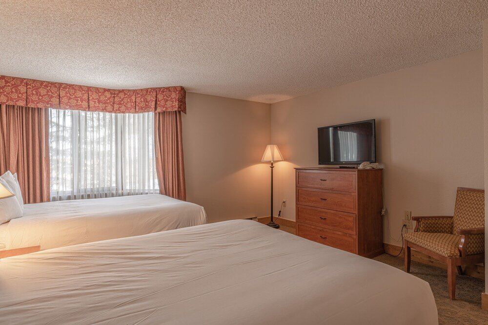 Grand Lodge 1-Bedroom Condo With 3 Queens & Close To Everything 1 Condo - No Cleaning Fee! By Redawning,,3.5 star