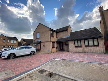 Ashmina Guest House With Free Onsite Parking,,3 star