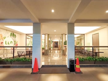 lun hotel manado