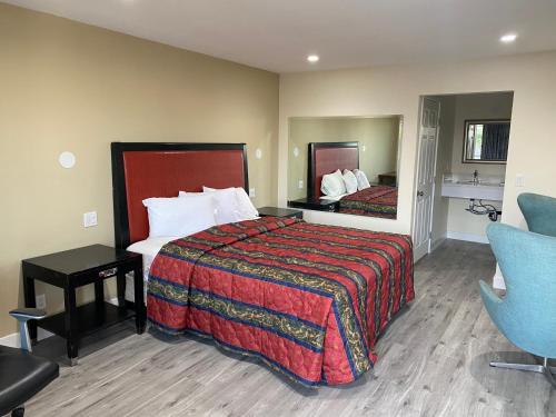 Royale Inn Motel,,2.5 star