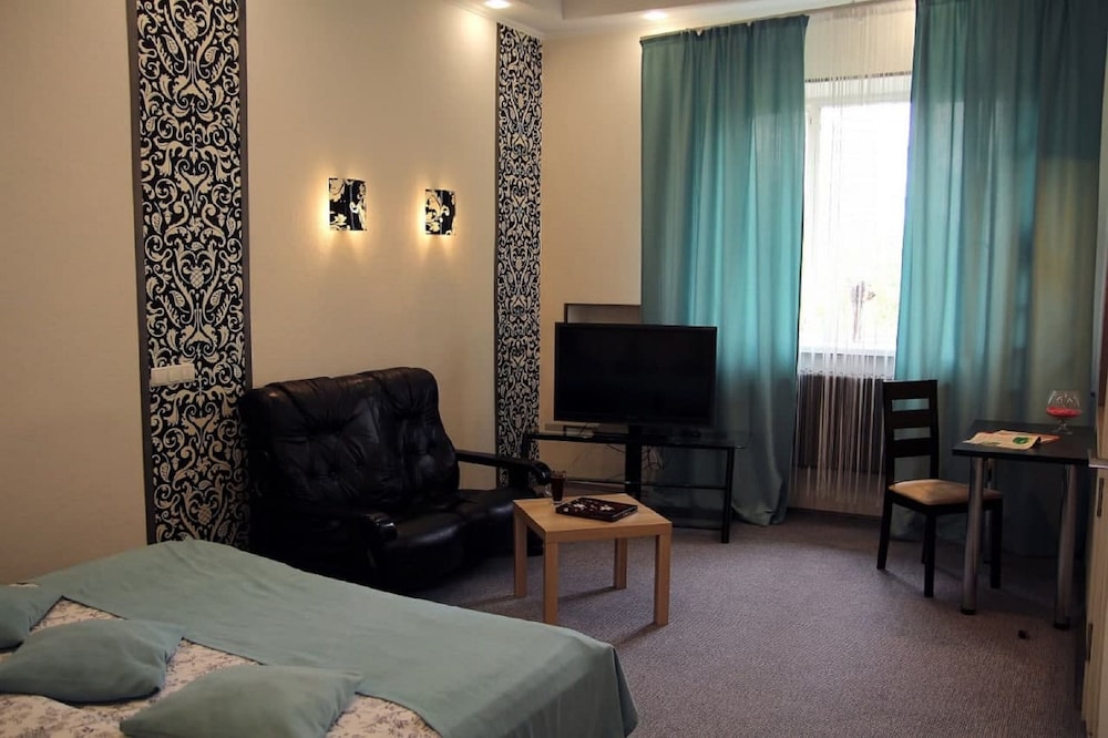paulmarie apartments on marksa