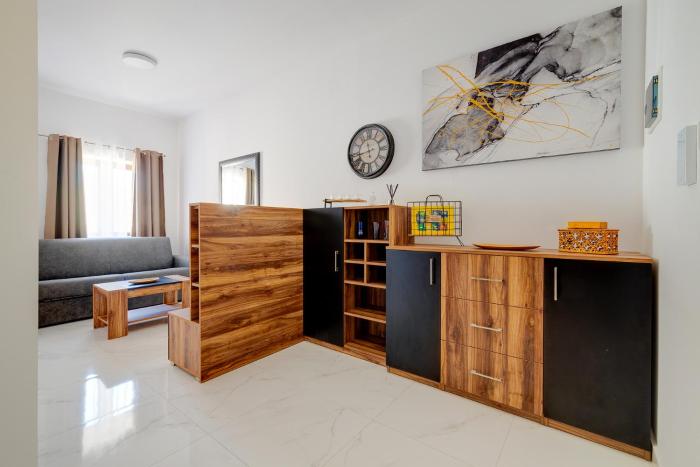 idyllic apartment steps from the promenade