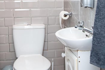 1-Bed Apartment With Private Hot Tub, Sauna & Gym,,0 star