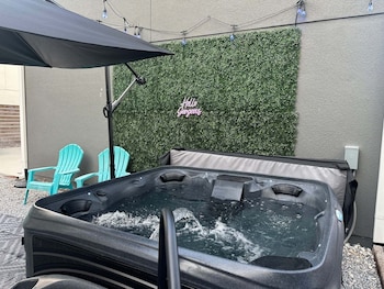 Pet Friendly Modern Zen Studio Retreat W Hot Tub Home,,3 star