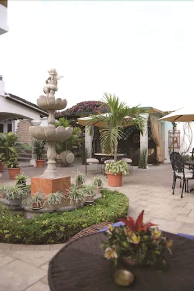 Boutique Orilla Del Rio,Samborondon>>Guayaquil,4 star
