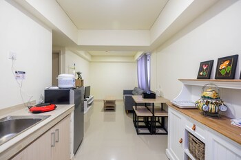 Modern 2Br Room At Meikarta Apartment By Travelio,,0 star