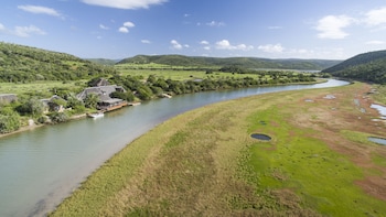 kariega game reserve river lodge