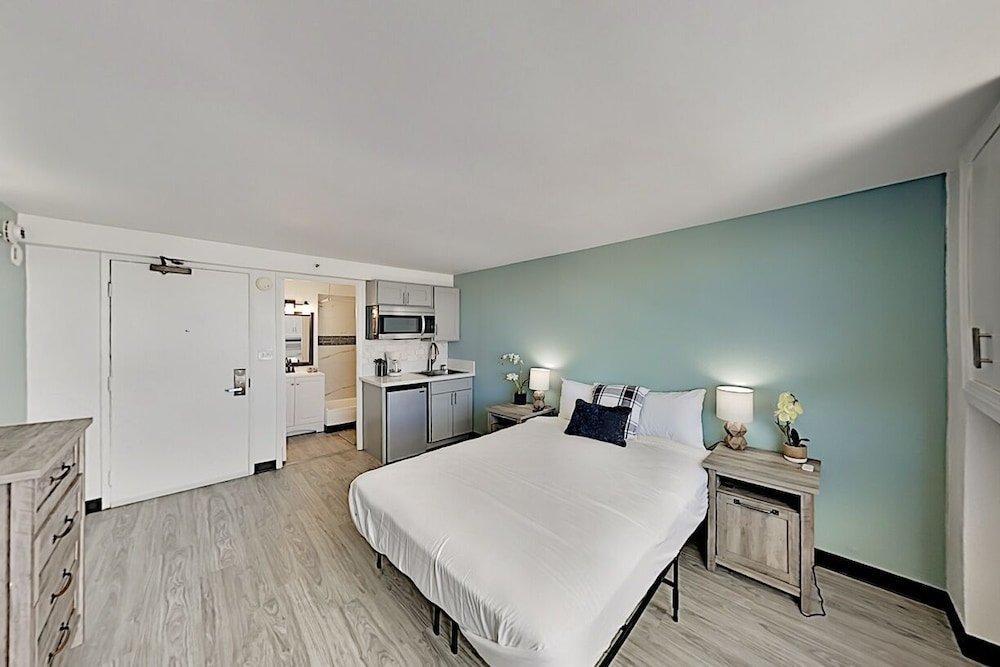 hawaiian monarch 2010 condo by redawning