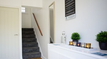 The Gathering Chester 1 Sleeps 14 Very Close To City Centre Racecourse Within Walls,,0 star