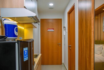 Nice And Cozy Studio At Evenciio Apartment,,0 star