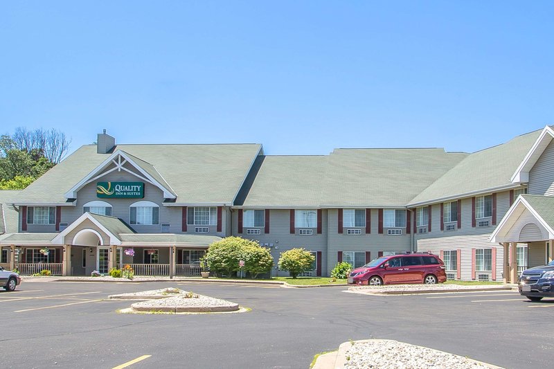 Quality Inn & Suites East Troy I-43,Fort Atkinson>>East Troy,3 star