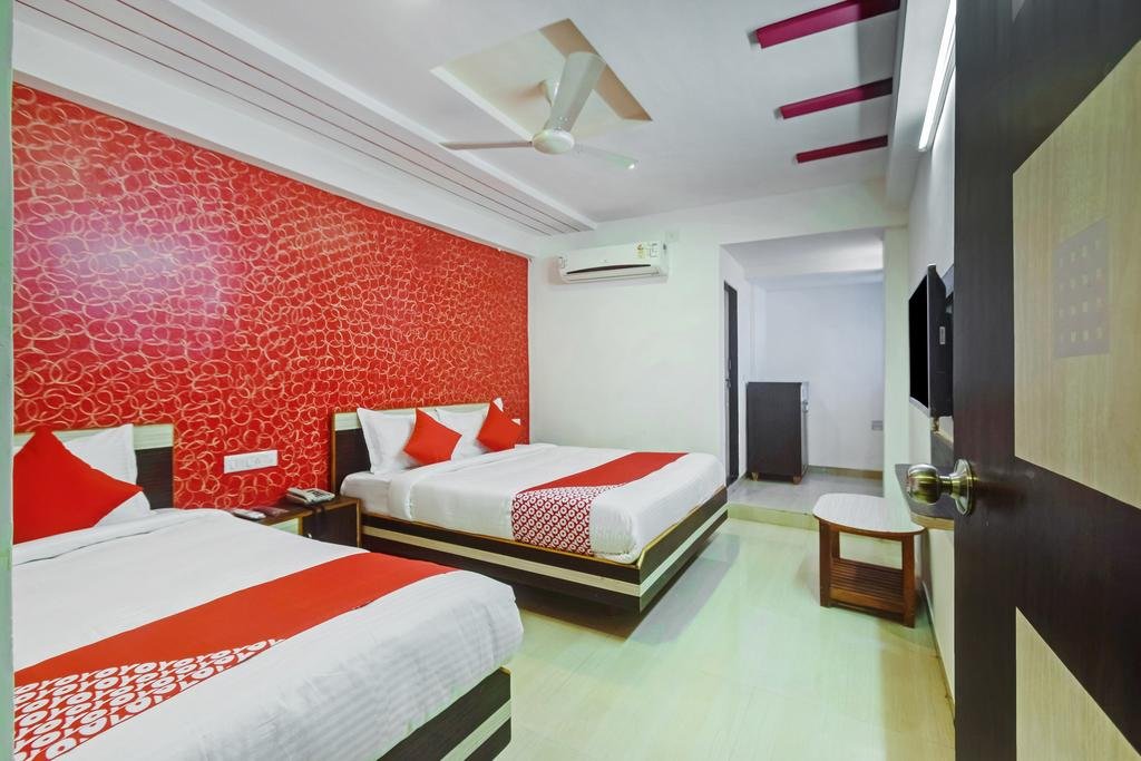 Anjali Palace,Near Tapovan Circle,3 star