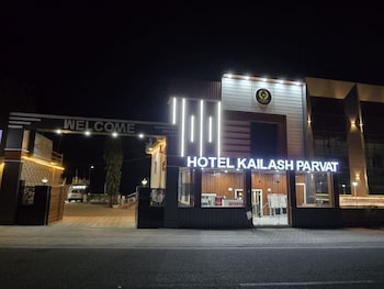 Hotel Kailash Parvat,,3 star
