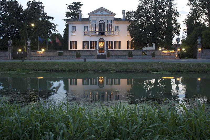 Villa Franceschi Hotel & Resort,Dolo>>Cazzago,5 star