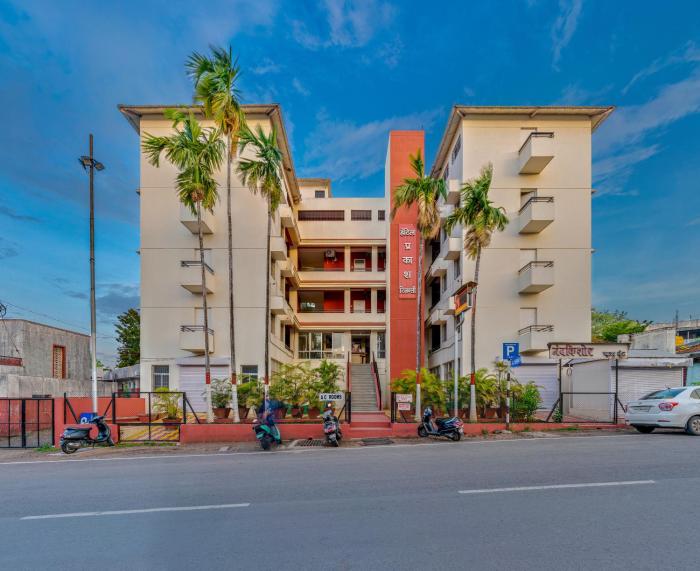 Hotel Prakash Regency,,3 star