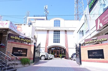 Hotel Ashoka Paradise,Apsrtc Bus Stand,3 star