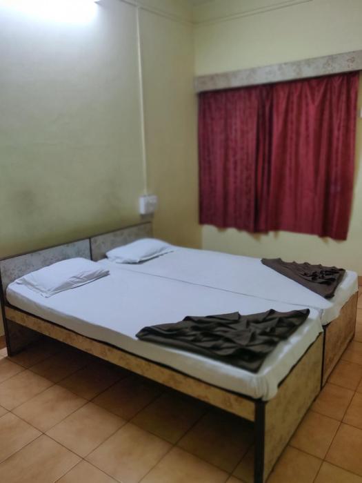 Shraddha Lodge,1754 F, Near Athawada Bazar,2 star