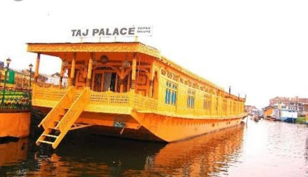 Taj Palace Houseboat