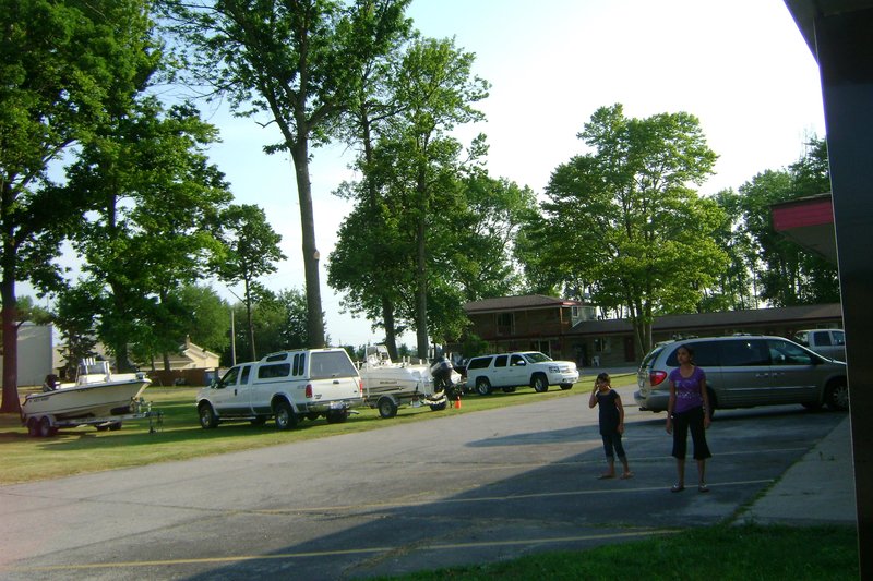 Northland Motel Bay City-Kawkawlin,2710 S Huron Rd,2 star
