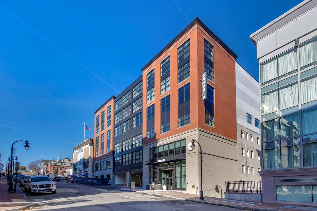 cambria hotel portland downtown old port