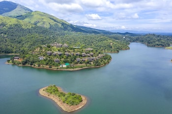 mountain shadows resorts