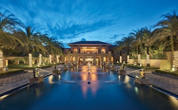 wanda reign resort and villa haitang bay