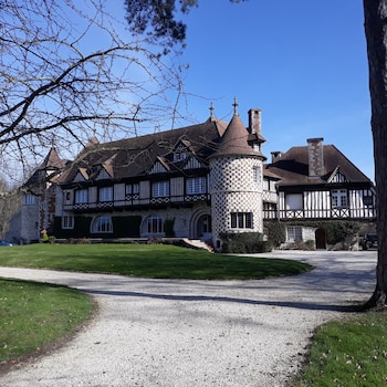 Manoir De Beaumarchais,Les Chapelles-Bourbon>>Fontainebleau,3 star