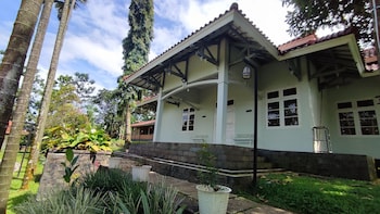 Villa Rose Gunung Bunder By Ruang Nyaman