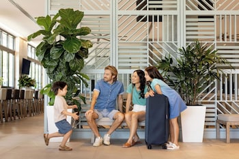 Holiday Inn Express & Suites Sunshine Coast, An Ihg Hotel,,4 star