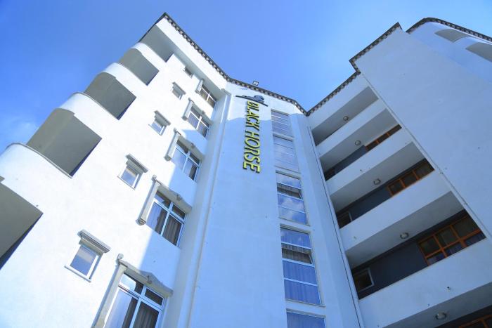 black horse hotel apartment