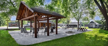 Big River Escape Riverside Cabins,,3 star