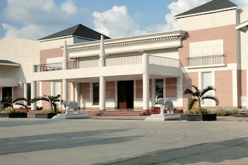 Hotel Pasricha,Bhatauli, Jabalpur,3 star