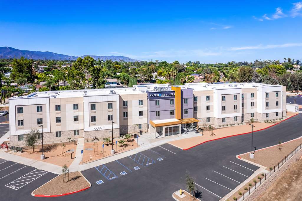 Everhome Suites Corona,,2.5 star