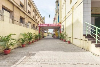Balaji Residency,Koyambedu,3 star
