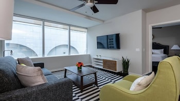 Cozysuites Gorgeous 1Br 1Ba Apartment Downtown,,0 star