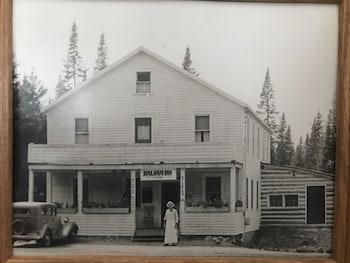 The Balsam Inn,,2 star