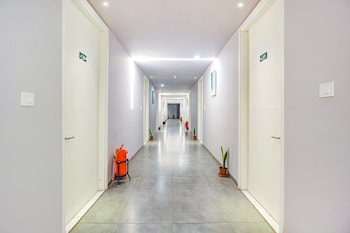 Fabhotel Ssr Fern Suites - 100M From Gsm Mall Madeenaguda,,3 star