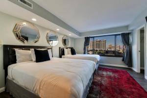 stripviewsuites at jockey club