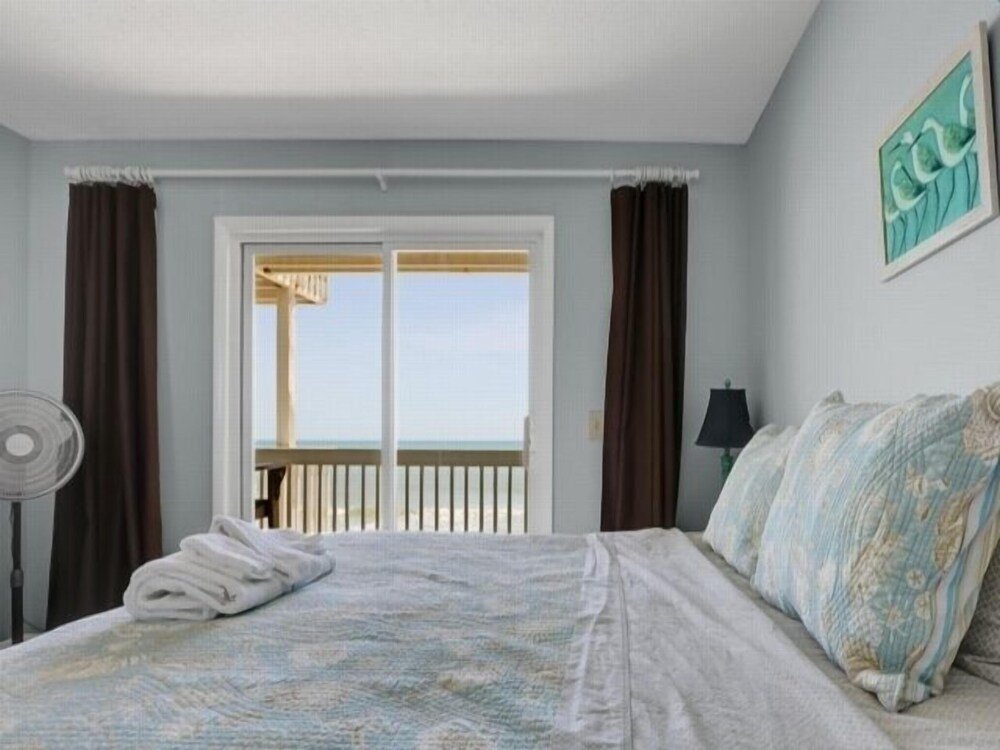 Beach Blanket - Spacious Condo With Private Beach Access And Resort Amenities! 3 Bedroom Condo By Redawning,,4 star