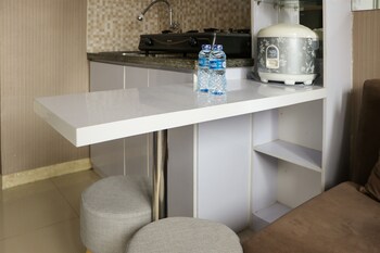 Homey And Cozy Stay 2Br At Green Pramuka City Apartment,,0 star