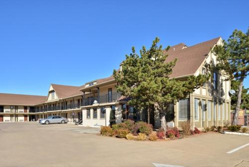 Executive Inn,,2 star