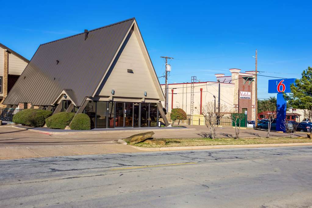motel 6 arlington tx uta