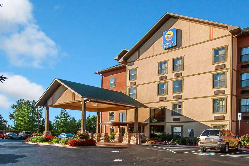 Comfort Inn & Suites Branson Meadows,Point Lookout>>Branson,2.5 star