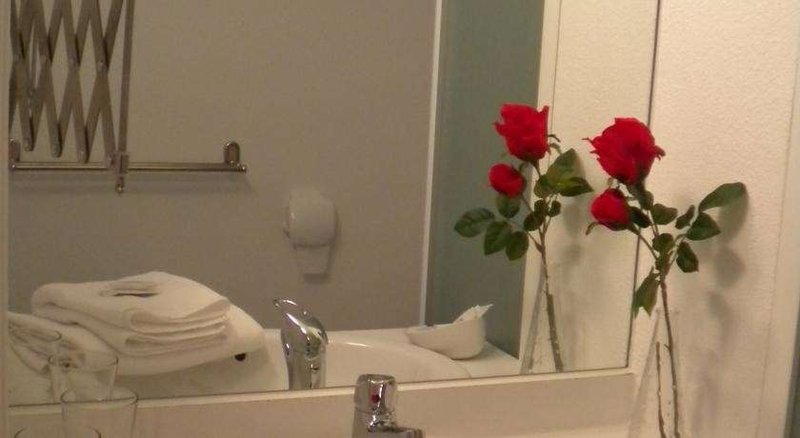 Paris Saint Cloud Hotel,Garches>>Aulnay-Sous-Bois,3 star