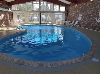 Courtyard Resort,Near Cape Cod Baseball Hall Of Fame,2 star